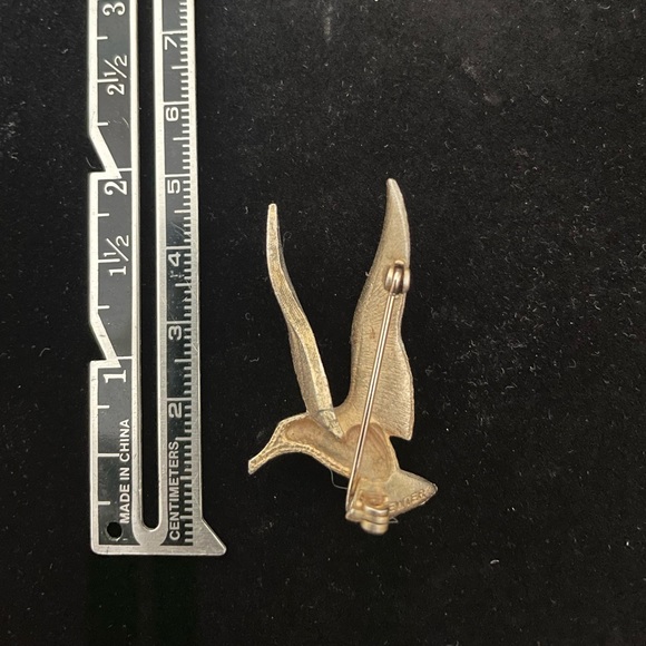 Brushed pewter & gold Hummingbird Brooch/Pin - Picture 2 of 2